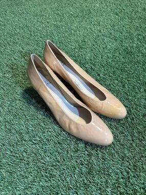 NEW Stuart Weiztman Classic Nude Patent Round-Toe Women's Flats Size 9